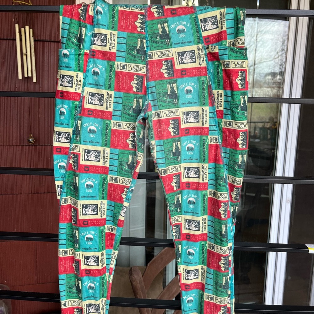 Literature Leggings